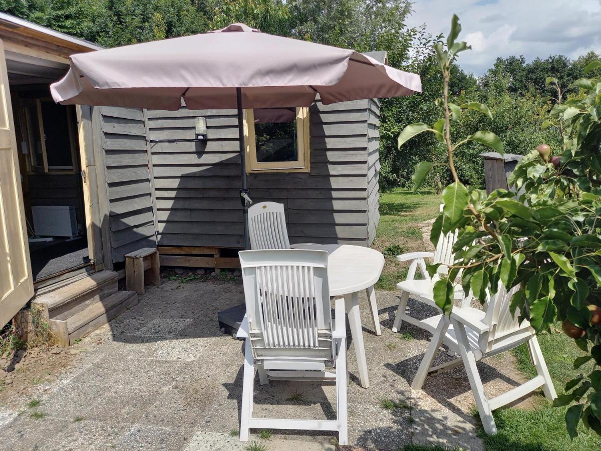 Pipowagen/Chalet De Oude Rijn Bed and Breakfast Harmelen Esterno foto